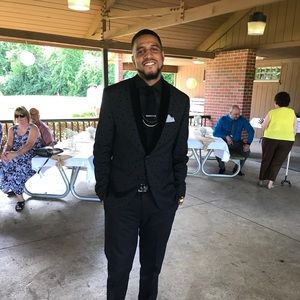 Meet your Posher, Esai